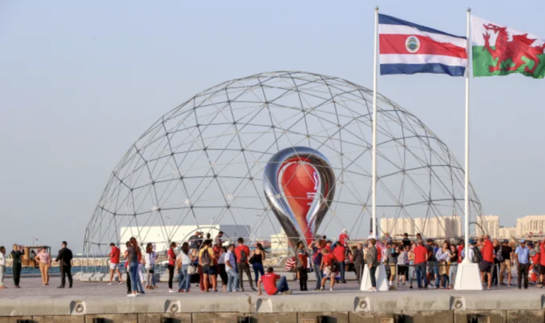<strong>COUPE DU MONDE QATAR 2022 : COUPLE, TENUE, ALCOOL, … QU’EST-CE QUI EST INTERDIT AU QATAR ?</strong>