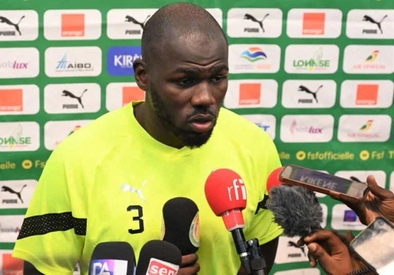 KALIDOU KOULIBALY : « IL FAUT JOUER POUR SADIO MANÉ, PRENDRE PLUS DE RESPONSABILITÉS »
