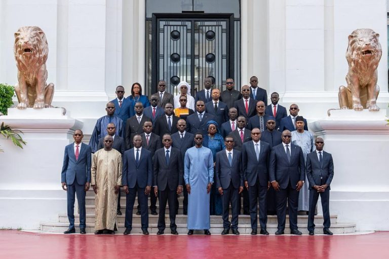 PREMIER CONSEIL DES MINISTRES DU GOUVERNEMENT AL AMINOU LO : DIOMAYE FIXE LE CAP DE L’ACCÉLÉRATION ET DES RÉSULTATS